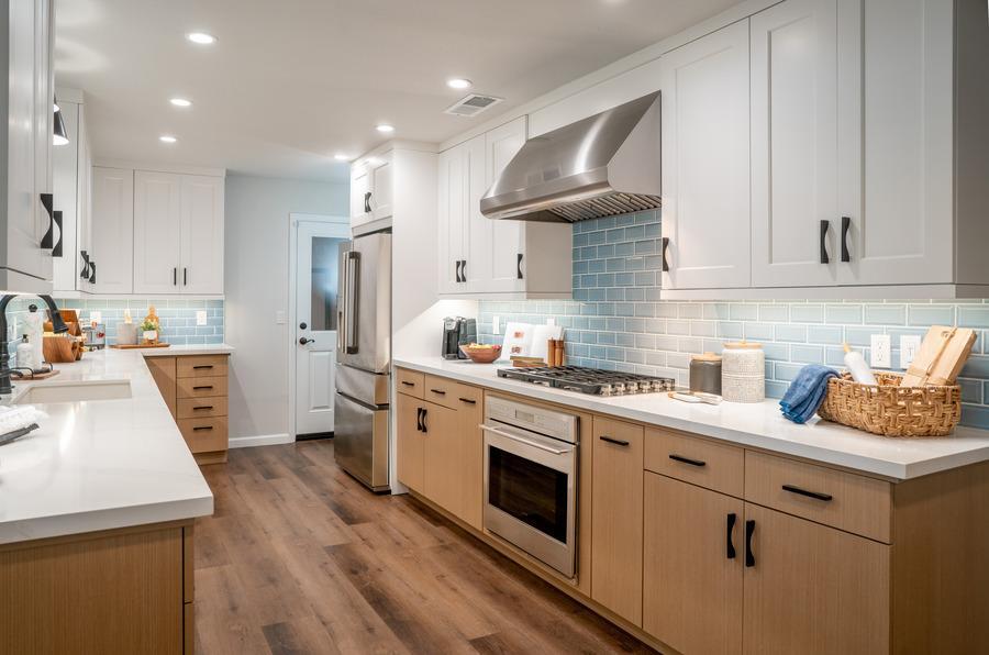 Modern Florida kitchen with durable and easy-to-maintain cabinetry