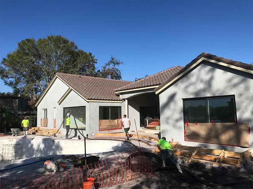 Licensed contractor discussing a home renovation project with a Florida homeowner